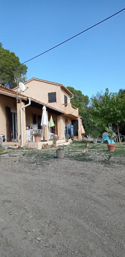 Les Cigales Acomodação com café da manhã Villelaure Exterior foto